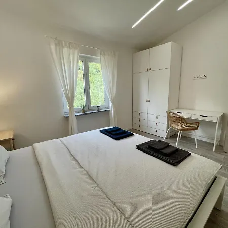 Apartment Lambda