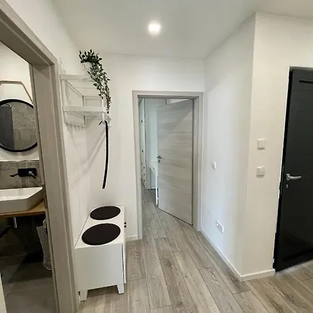 Lambda Apartment *