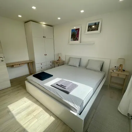 Lambda Apartment *
