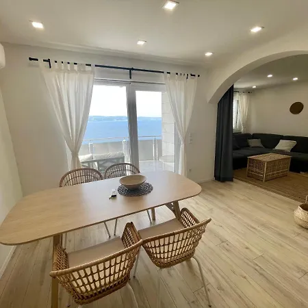 Lambda * Jesenice (Split-Dalmatia)